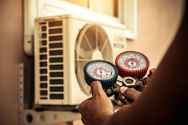 Professional Hvac technician working in Chalmette, LA